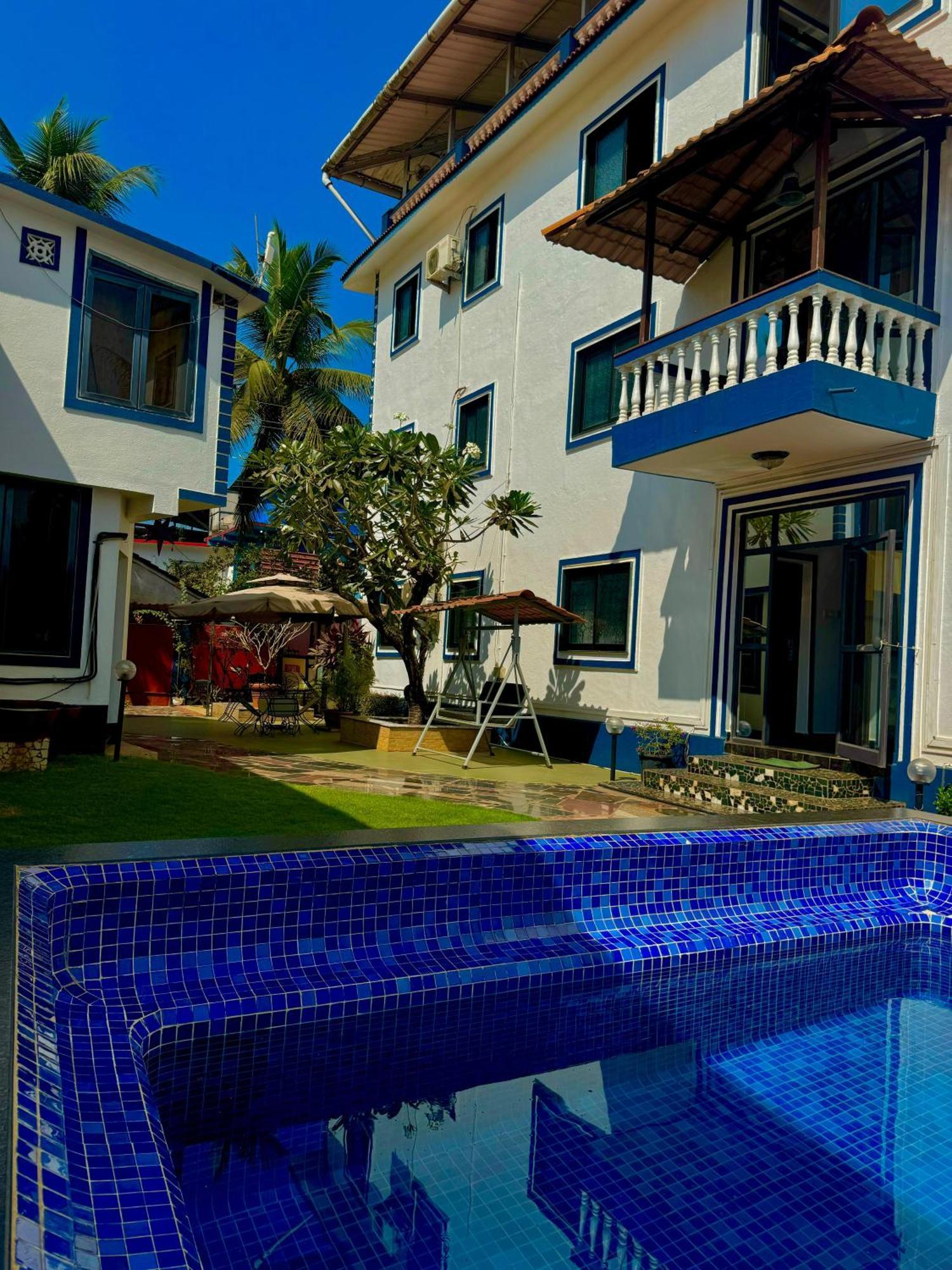 1Bhk Suites With Kitchen & Pool By Goaround Homes At Vagator Exterior photo