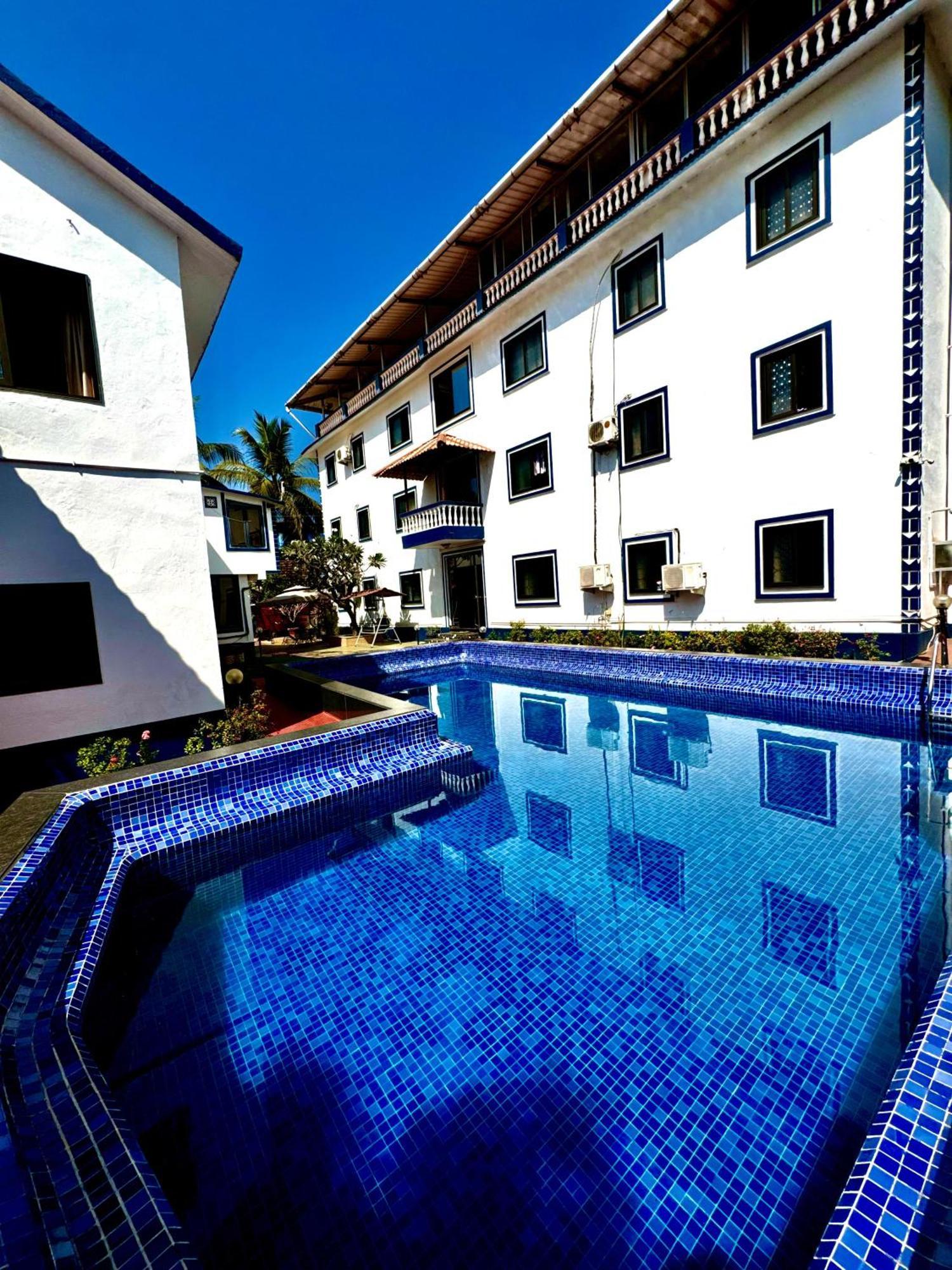 1Bhk Suites With Kitchen & Pool By Goaround Homes At Vagator Exterior photo